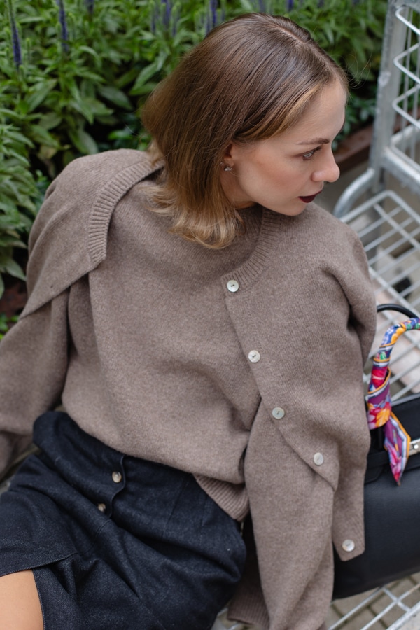 Кардиган укороченный с круглым воротом из пушистой шерсти 100% premium merino wool - Темный тауп