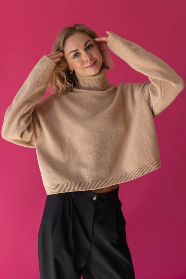 Шерстяной укороченный свитер из пушистой 100% шерсть premium merino wool – Кемел