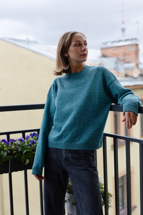 Джемпер укороченный из пушистой шерсти 100% шерсть premium merino wool - Marine двухцветный